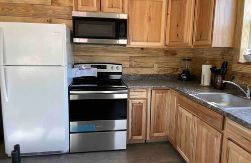 Tie Plant Cabine | Bream Shack-2 bedroom cabin with spacious parking