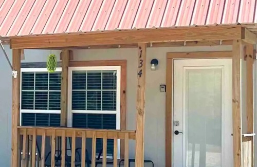 Tie Plant Cabine | Bream Shack-2 bedroom cabin with spacious parking