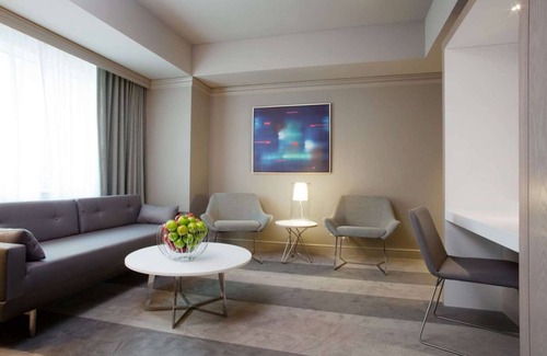 Downtown West Hôtel | Breath of Fresh Air! Near Hennepin Theater Trust & Target Center, Pet-Friendly