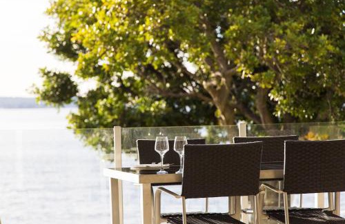 Corlette Maison | Breath Taking Waterfront