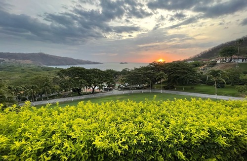 Playa Hermosa Copropriété | Breathtaking, Premium Ocean View Villa with Beach Access. NEWLY REMODELED!