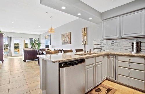 Highland Lake Estates Copropriété | Breathtaking 2-bedroom Lakefront Resort Type Condo in Lake Travis