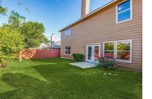 Little Elm Maison | Breathtaking and spacious 2 story home!