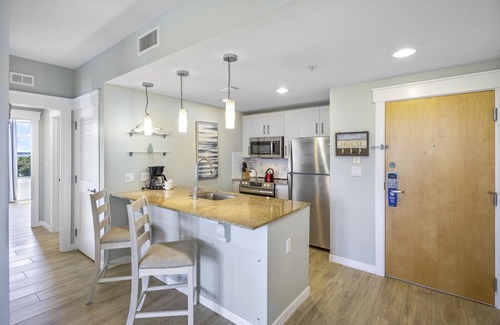 Villa Lago Copropriété | "Breathtaking Bay Views: 5th Floor 1BR | 1BA, Full Kitchen." at Sandestin Golf and Beach Resort!