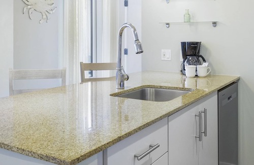 Villa Lago Copropriété | "Breathtaking Bay Views: 5th Floor 1BR | 1BA, Full Kitchen." at Sandestin Golf and Beach Resort!
