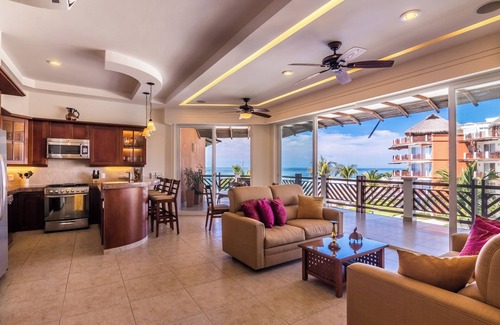 San Pedro Mixtepec Copropriété | Breathtaking Beachfront Condo with luxurious amenities!