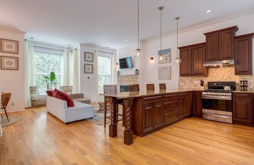 Tri-Taylor Appartement | Breathtaking & Bright: Designer 2BD with Garage by AllSet Turnover