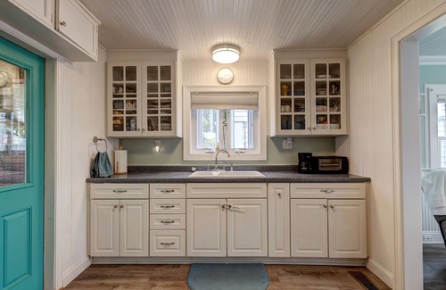 Devon Maison | BREATHTAKING BUNGALOW-HOME AWAY FROM HOME