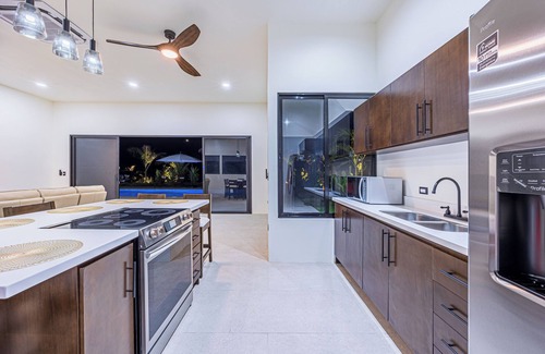 Palma Quemada Maison | Breathtaking Custom Home-Guest House Walk to “Playa Linda” and to “Rio Hatillo”