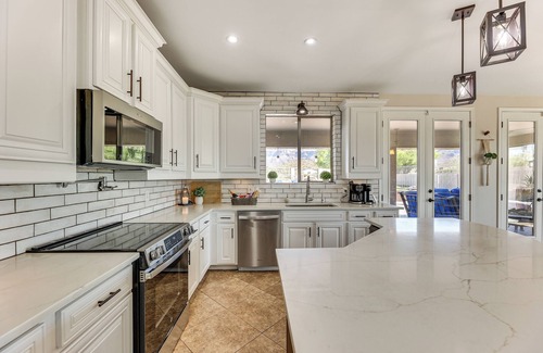 Gold Canyon Maison | Breathtaking Family Retreat in Elite Gold Canyon!