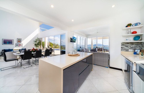 Potrero Villa | Breathtaking Oceanview Retreat with Infinity Pool in Playa Potrero – Villa Blanca