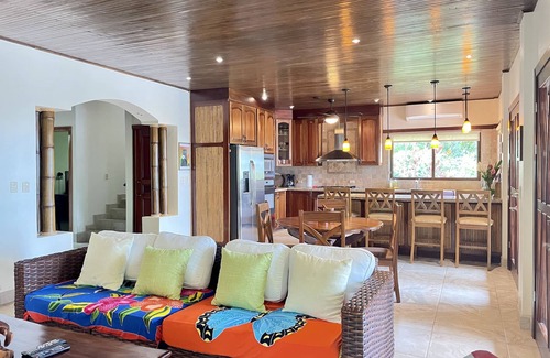 Ballena Maison | OCEANVIEW DANS LA JUNGLE PRIMAIRE! 3 maîtres! GATED. RIVIÈRE PRIVÉE ET CASCADES.