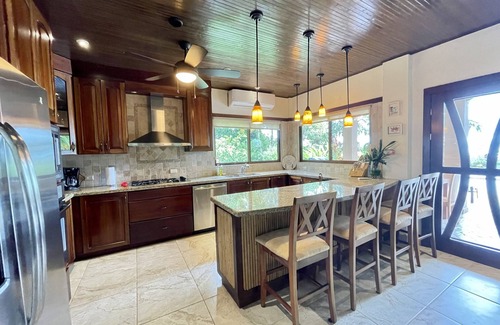 Ballena Maison | OCEANVIEW DANS LA JUNGLE PRIMAIRE! 3 maîtres! GATED. RIVIÈRE PRIVÉE ET CASCADES.