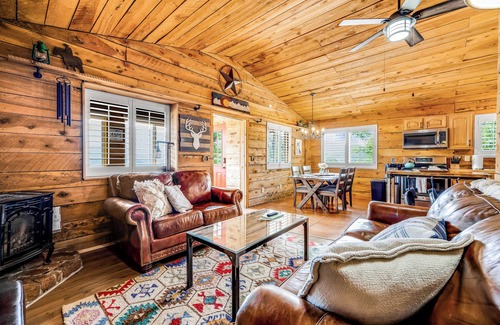 Divide Maison | Breathtaking Pike's Peak View from Adorable Mountain Cabin