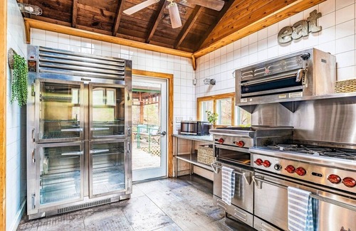 Layton Cabine | Breathtaking Rustic Lodge| Lake Views & Hot Tub