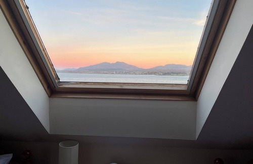 Broadford Maison | Relax & unwind on the mystical Isle of Skye with stunning seaviews .