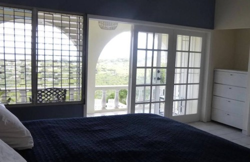 Garibaldi Hill Villa | Breathtaking Sea Views, Pool, Seasonal Whale-Watching on Balcony, Mins to Beach.