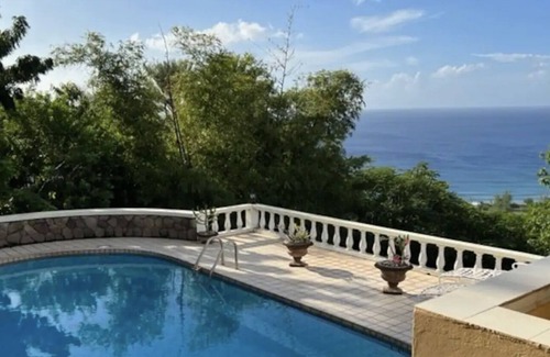 Garibaldi Hill Villa | Breathtaking Sea Views, Pool, Seasonal Whale-Watching on Balcony, Mins to Beach.