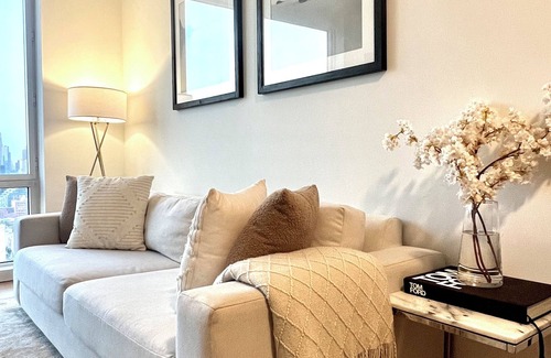Hell's Kitchen Appartement | BREATHTAKING SKYLINE VIEWS!! Lux 1 Bedroom Suite in best location by Times Sq