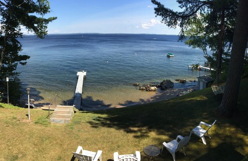 Sebago Maison | Vues à couper le souffle, incroyable Waterfront Lakehouse, 100 'de plage de sable privée!