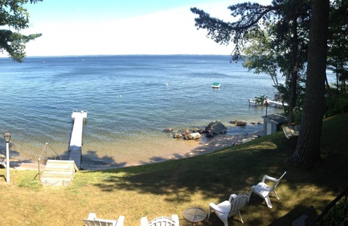 Sebago Maison | Vues à couper le souffle, incroyable Waterfront Lakehouse, 100 'de plage de sable privée!