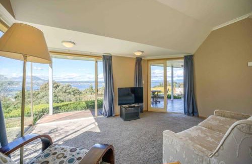 Acacia Bay Appartement | Breathtaking views of Lake Taupo