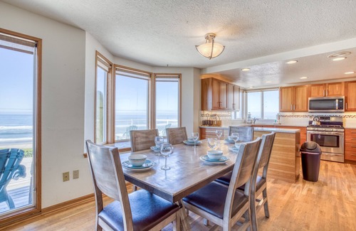 Roads End Maison | Vues à couper le souffle de cette beauté en bord de mer de six chambres!