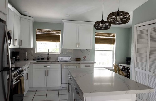 Ramrod Key Maison | Breezeswept Beach, Waterfront with heated pool