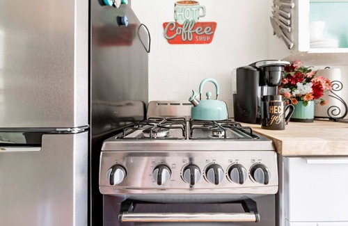 Downtown Tucson Appartement | Christmas Festival 1BR Oasis Steps to UofA Fun