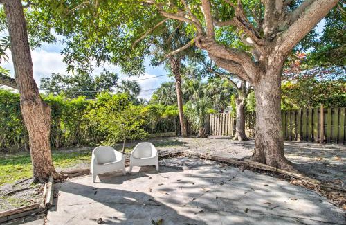 Old Northwood Maison | Breezy Coastal Retreat with Yard, 3 Mi to Palm Beach