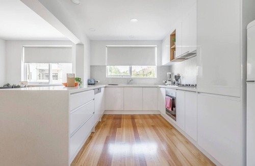 St. Kilda East Appartement | Breezy East A Light filled Family Retreat