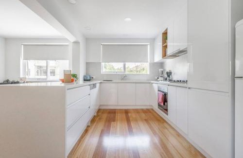 St. Kilda East Appartement | Breezy East - A Light-filled Family Retreat