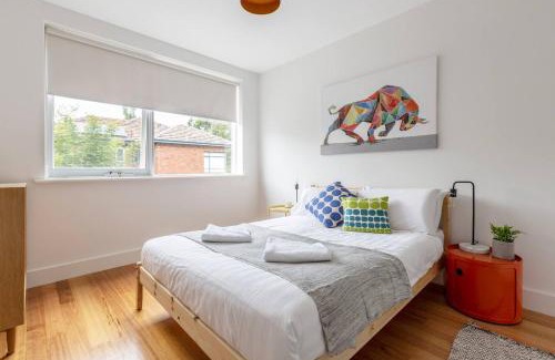 St. Kilda East Appartement | Breezy East - A Light-filled Family Retreat