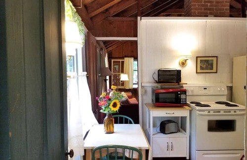Stow Cottage | Breezy Lakeside Getaway à Stow, Massachusetts
