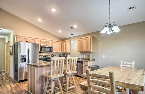 Breezy Point Maison | Breezy Point Cabin with Fire Pit - Walk to Lake