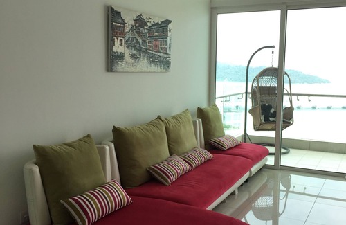 Batu Maung Copropriété | Breezy seaview condo