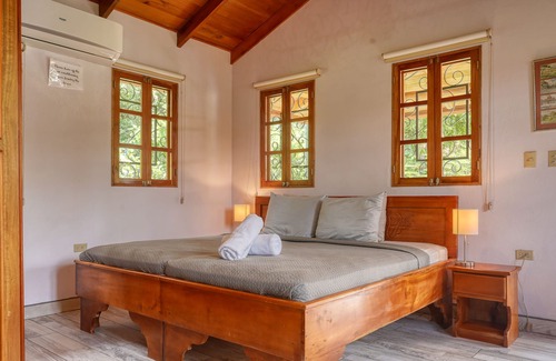 Ojochal Appartement | Breezy tropical casita with grill, lanai, AC, & WiFi - seasonal stays welcome