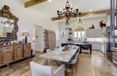 Brenham Maison | Brenham-Home/Barn amazing place to stay! Completed 2019
