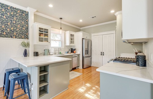 Brenham Maison | Brenham Rental w/ Deck & Yard < 1 Mi to Downtown!