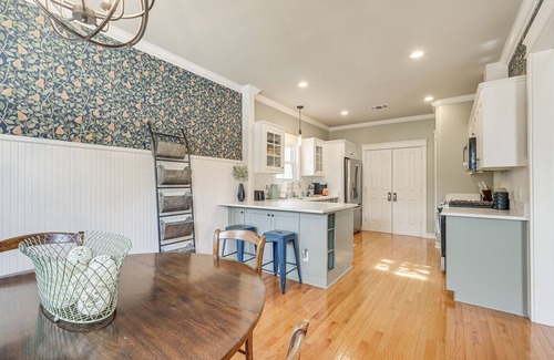 Brenham Maison | Brenham Rental w/ Deck & Yard < 1 Mi to Downtown!
