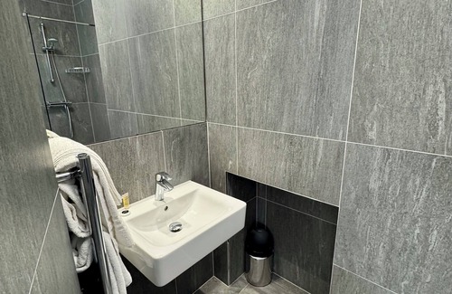 Brentwood Maison | Brentwood Guest House Hotel