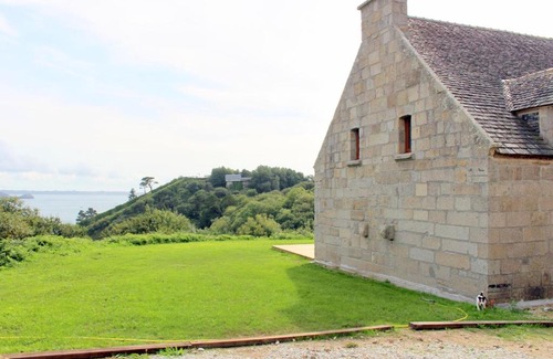 Plouzane Maison | Maison bretonne en pierre avec vue panoramique sur la mer, Plouzané