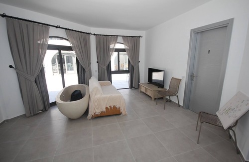 Kyrenia Villa | Bretts Landing WOW how big ! sleeps 26 NEW VILLA
