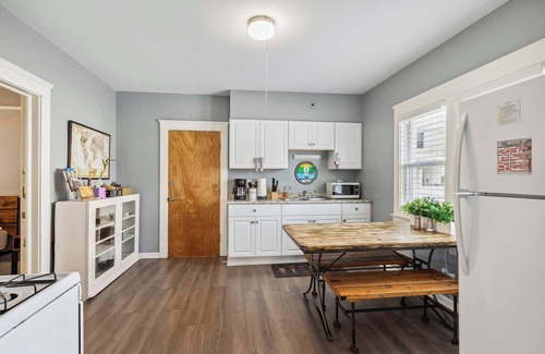 Lakewood Appartement | BrewLoft: fun, themed apt; work space; clean & new