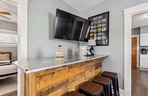 Lakewood Appartement | BrewLoft: fun, themed apt; work space; clean & new