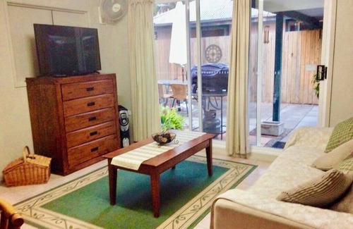 Bongaree Cottage | Bribie Island holiday accommodation