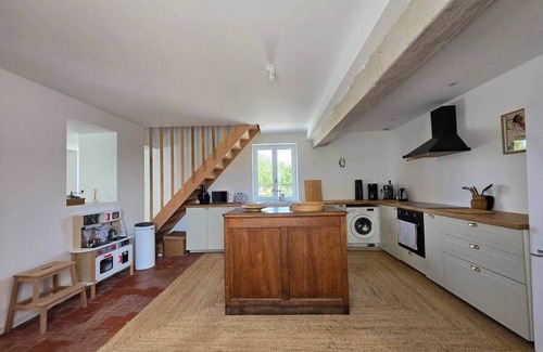 Notre-Dame-du-Hamel Maison | Brick house - calm, nature, comfort