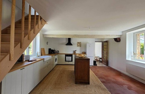 Notre-Dame-du-Hamel Maison | Brick house - calm, nature, comfort