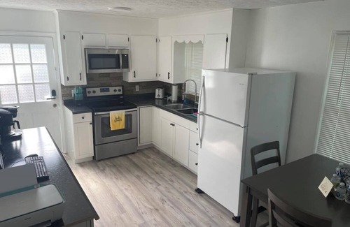 Dublin Maison | Brick Ranch 5 minutes off I-81, close to RU & Virginia Tech, sleeps 8