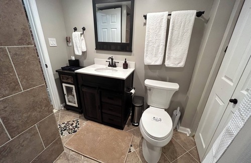 Near Northeast Appartement | Brickside on the Boundary: A Cozy Basement Suite